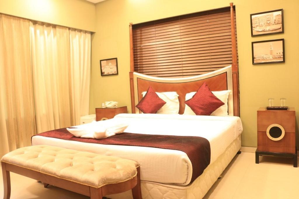 Jalsa Hotel & Banquets,Indore Exterior photo